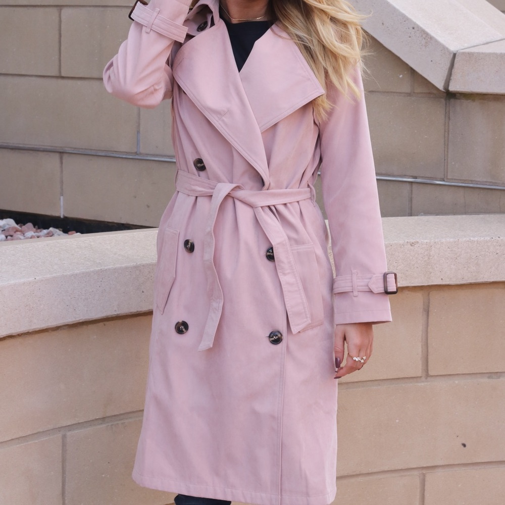 REFINED DOUBLE-BREASTED TRENCH COAT IN PASTEL PINK
